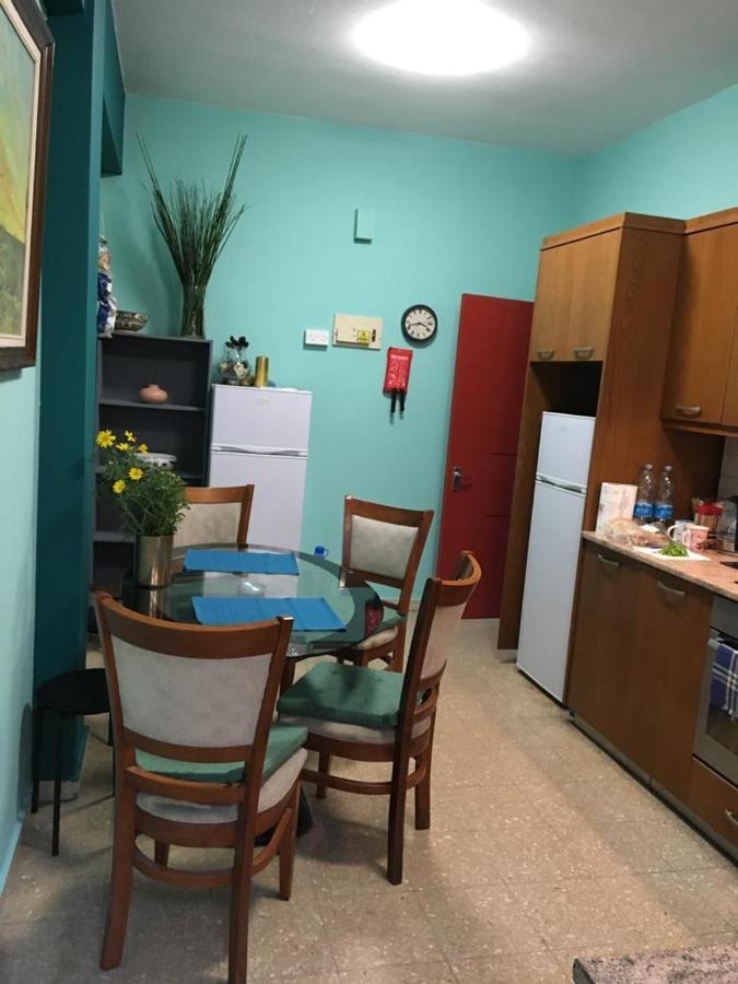 Noer Hostel Ларнака Экстерьер фото